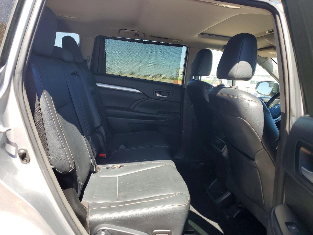 2016 TOYOTA HIGHLANDER