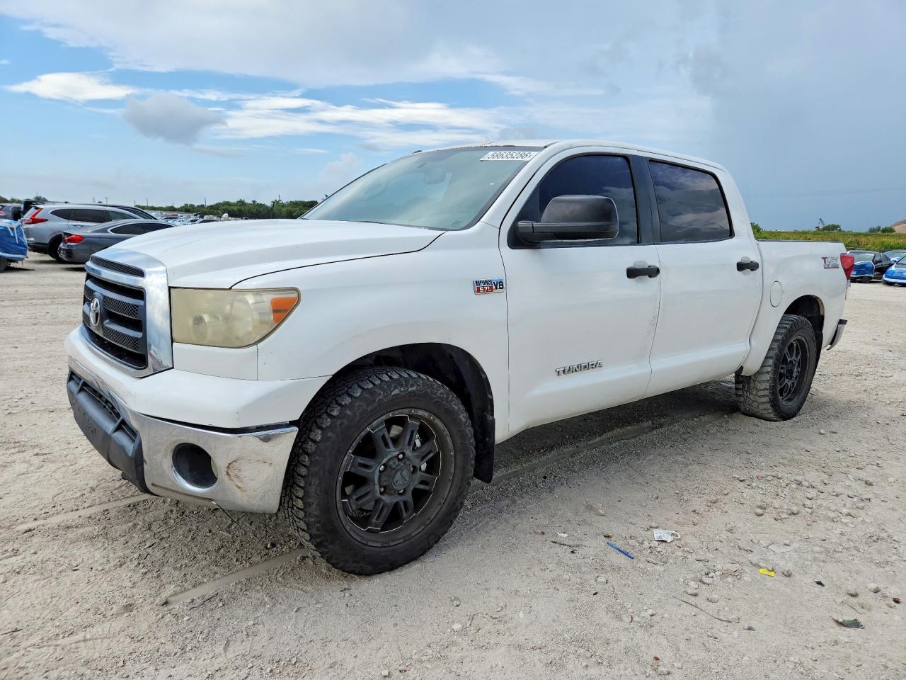 2011 TOYOTA TUNDRA