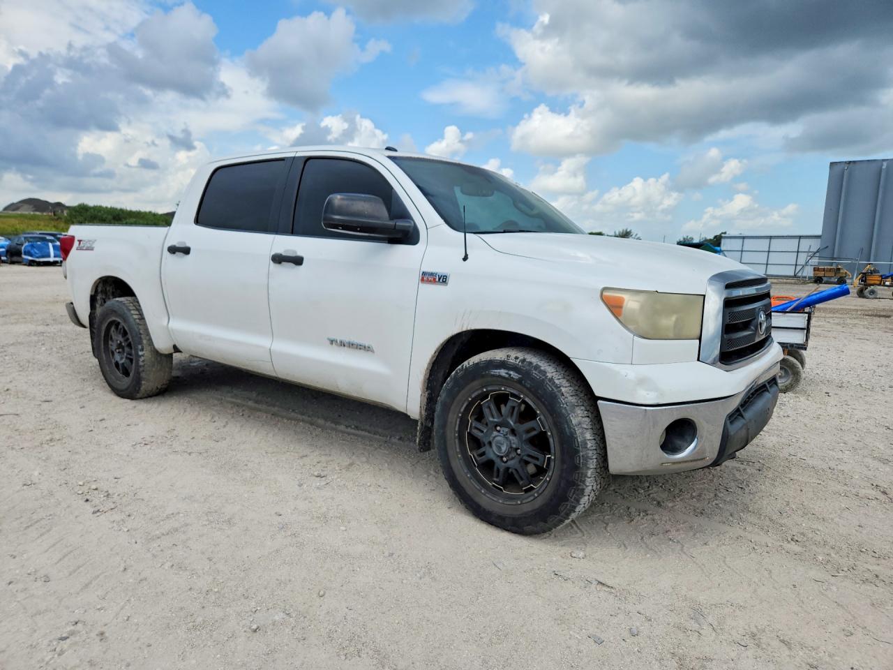 2011 TOYOTA TUNDRA