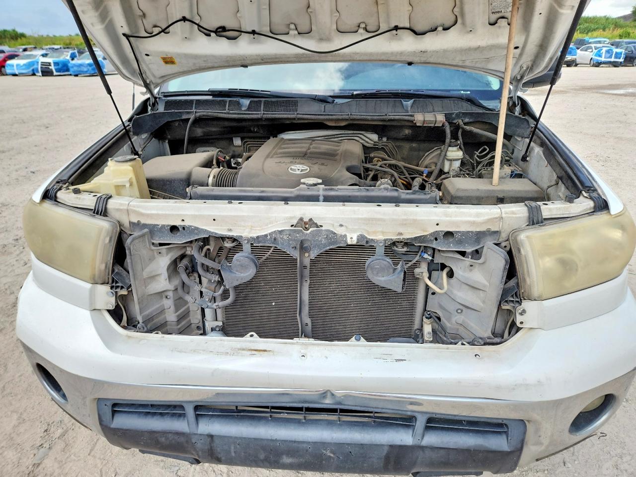 2011 TOYOTA TUNDRA
