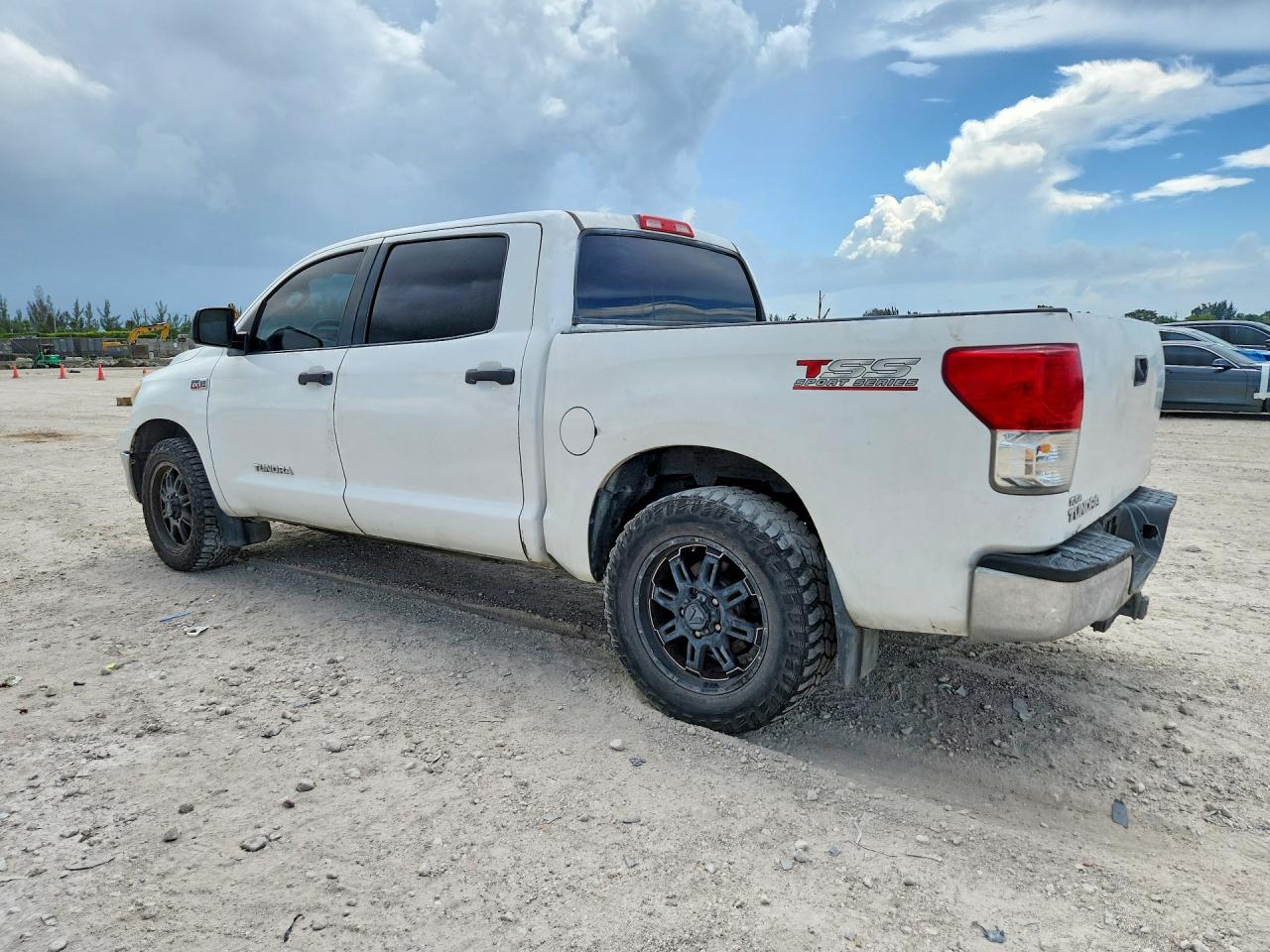 2011 TOYOTA TUNDRA