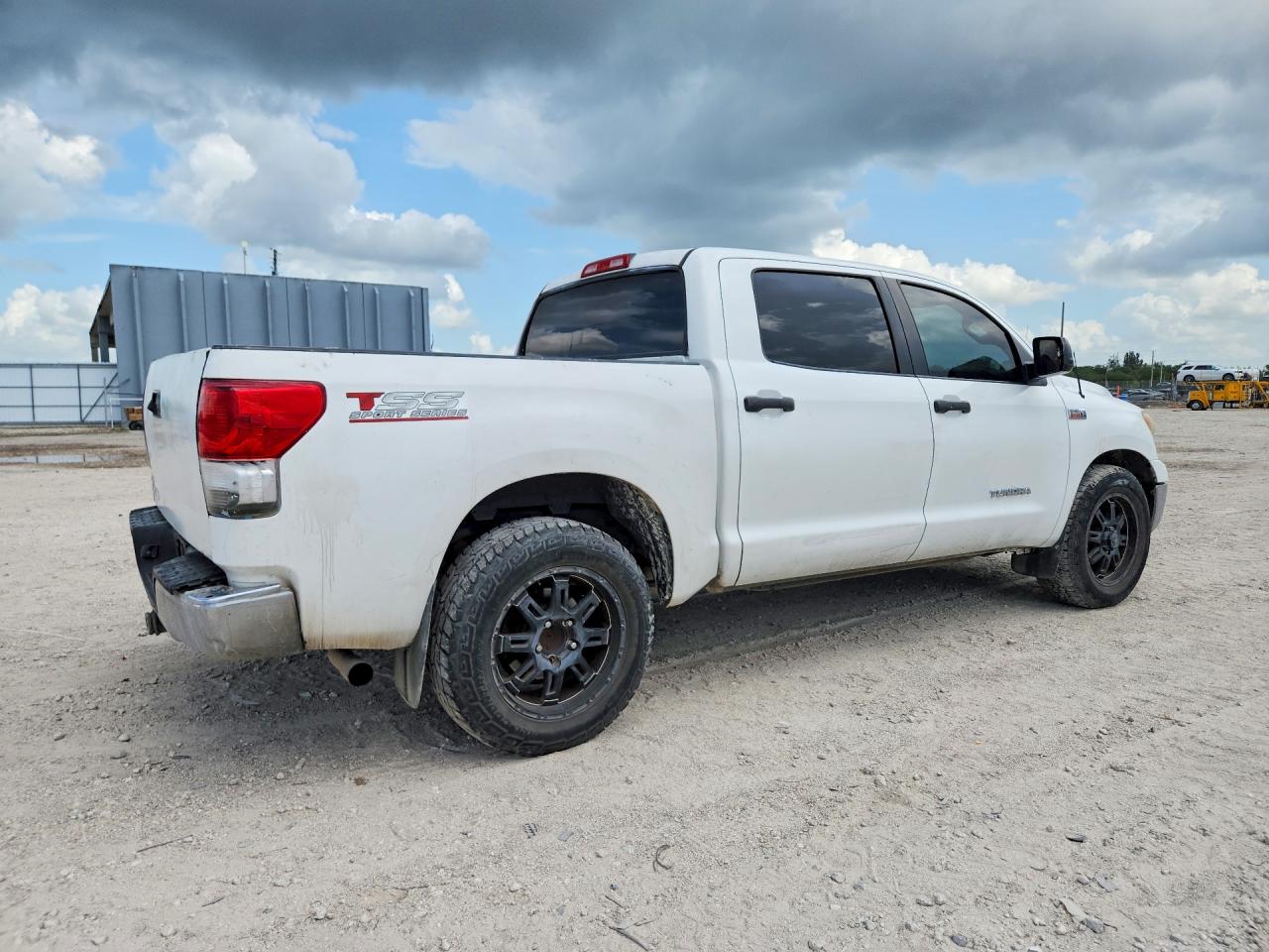 2011 TOYOTA TUNDRA