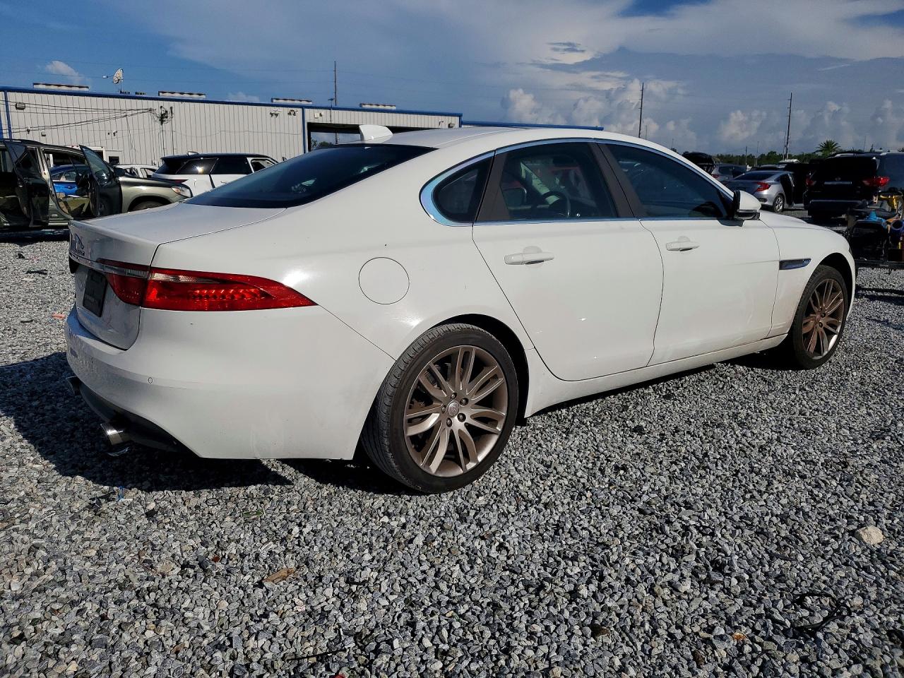 2016 JAGUAR XF