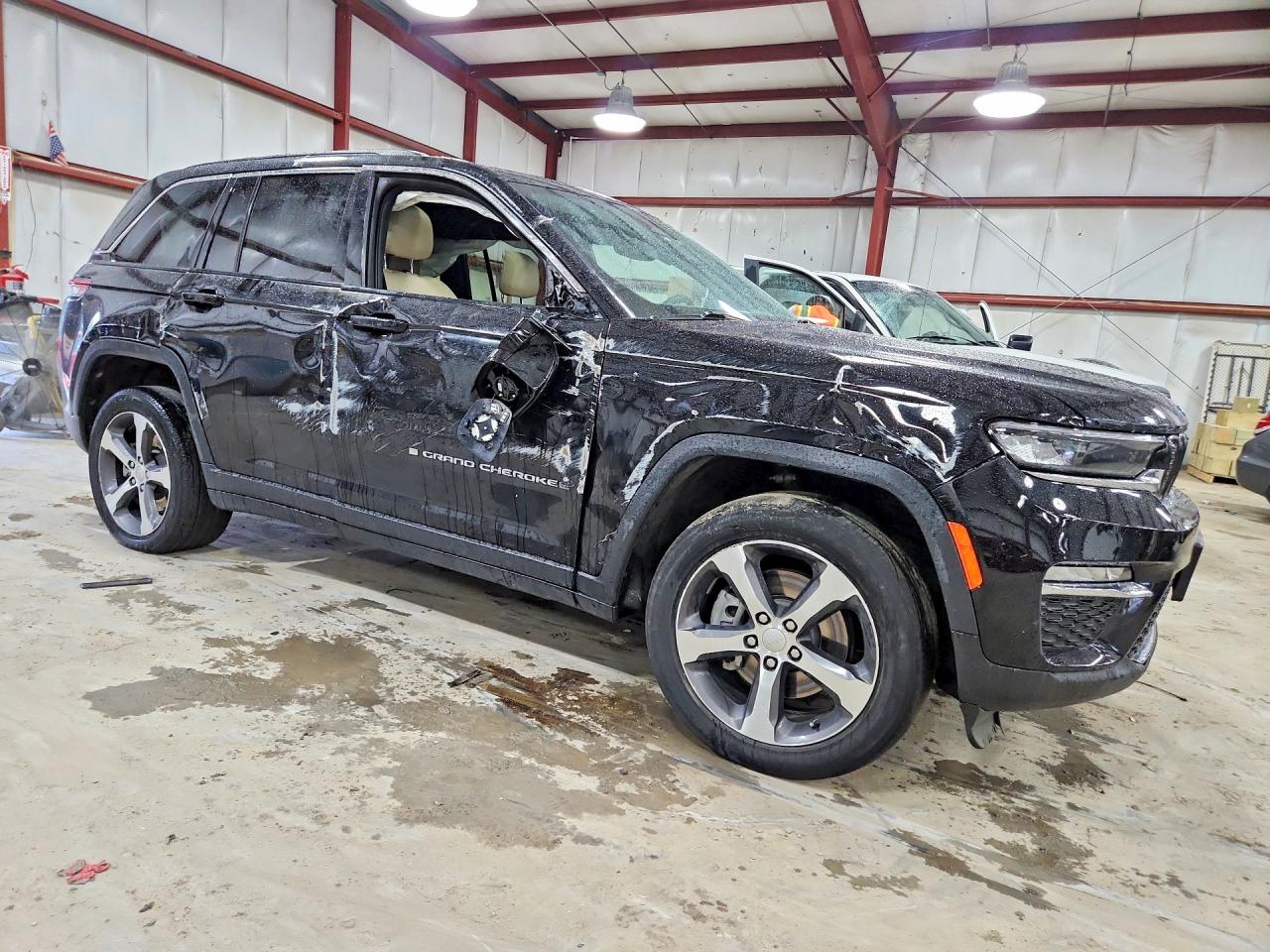 2023 JEEP CHEROKEE