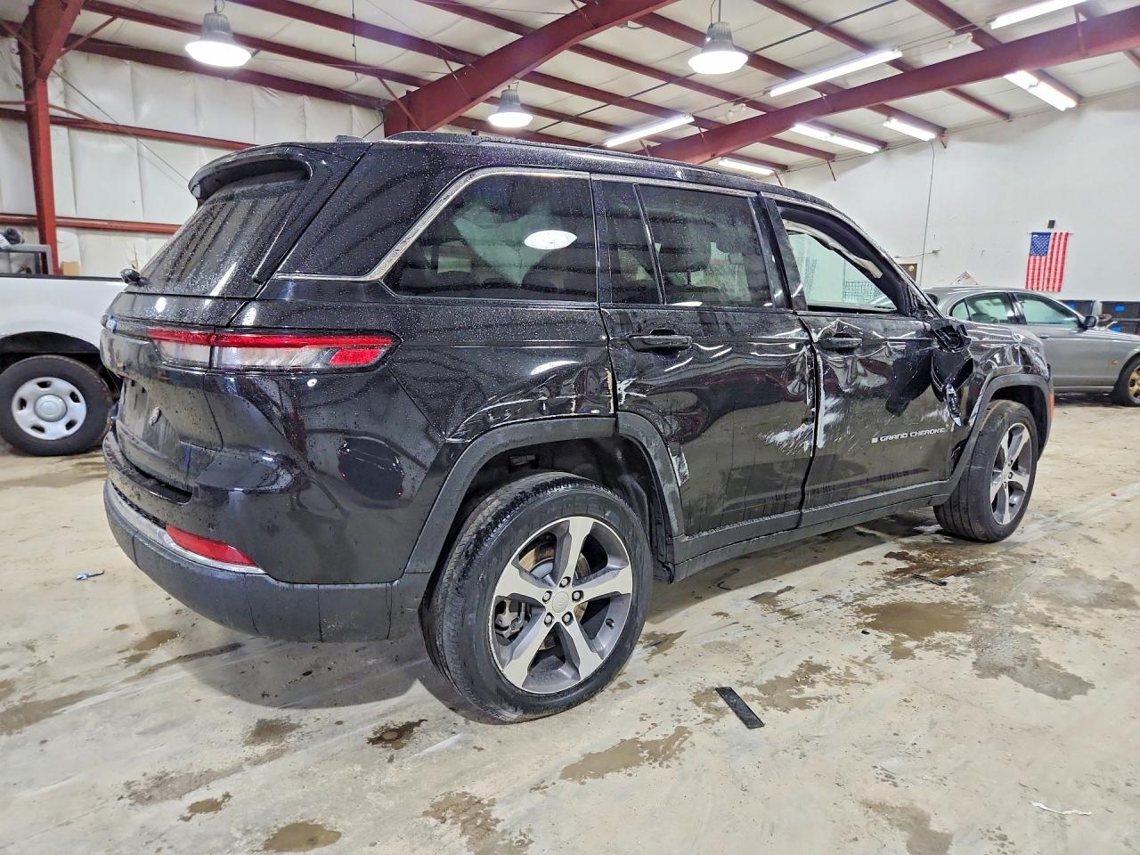 2023 JEEP CHEROKEE