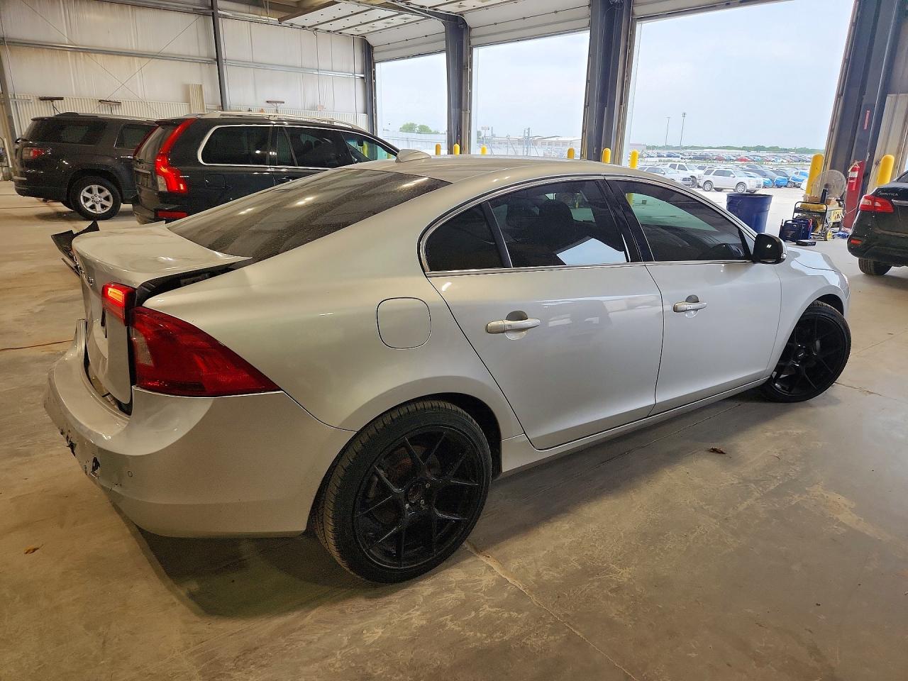 2017 VOLVO S60