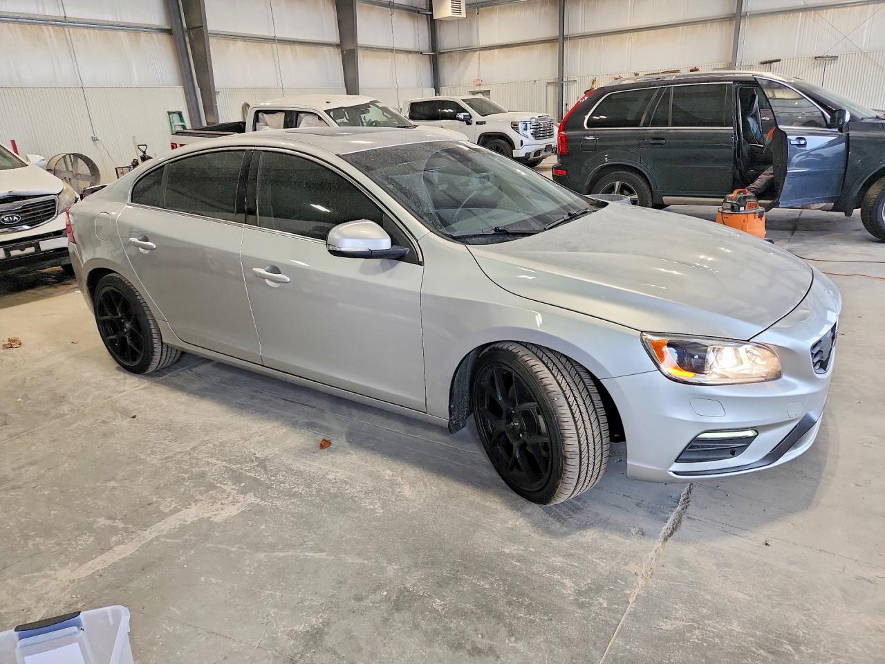 2017 VOLVO S60