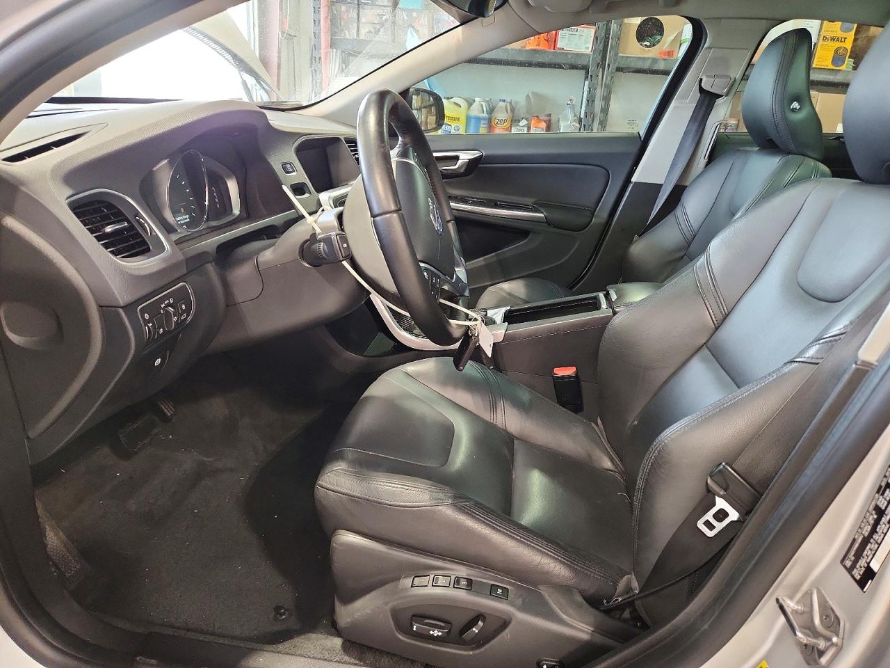 2017 VOLVO S60