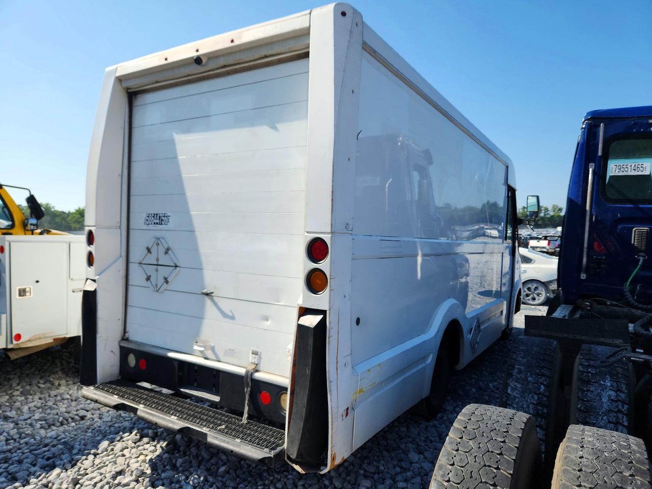 2013 ISUZU NPR