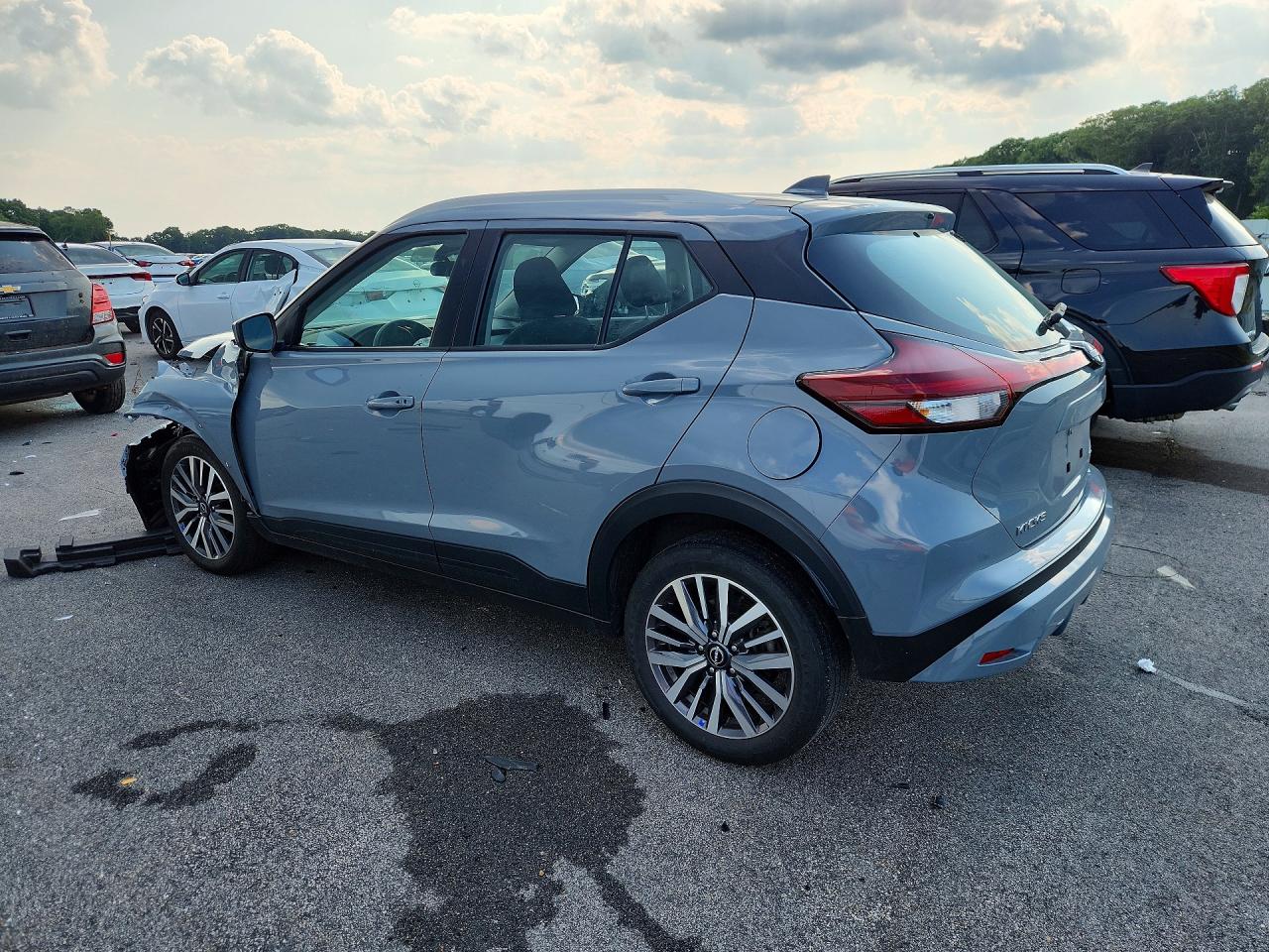 2024 NISSAN KICKS