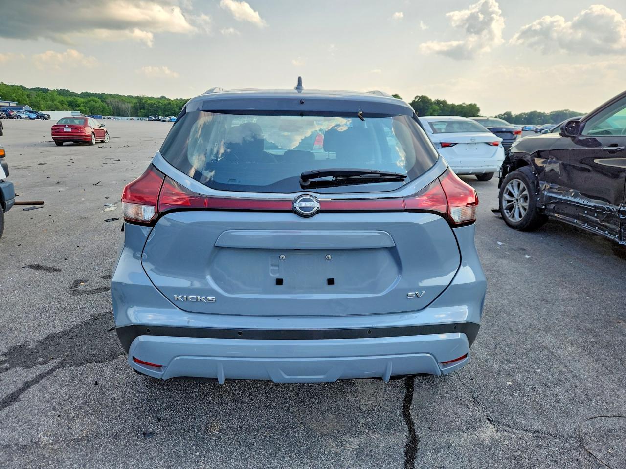 2024 NISSAN KICKS