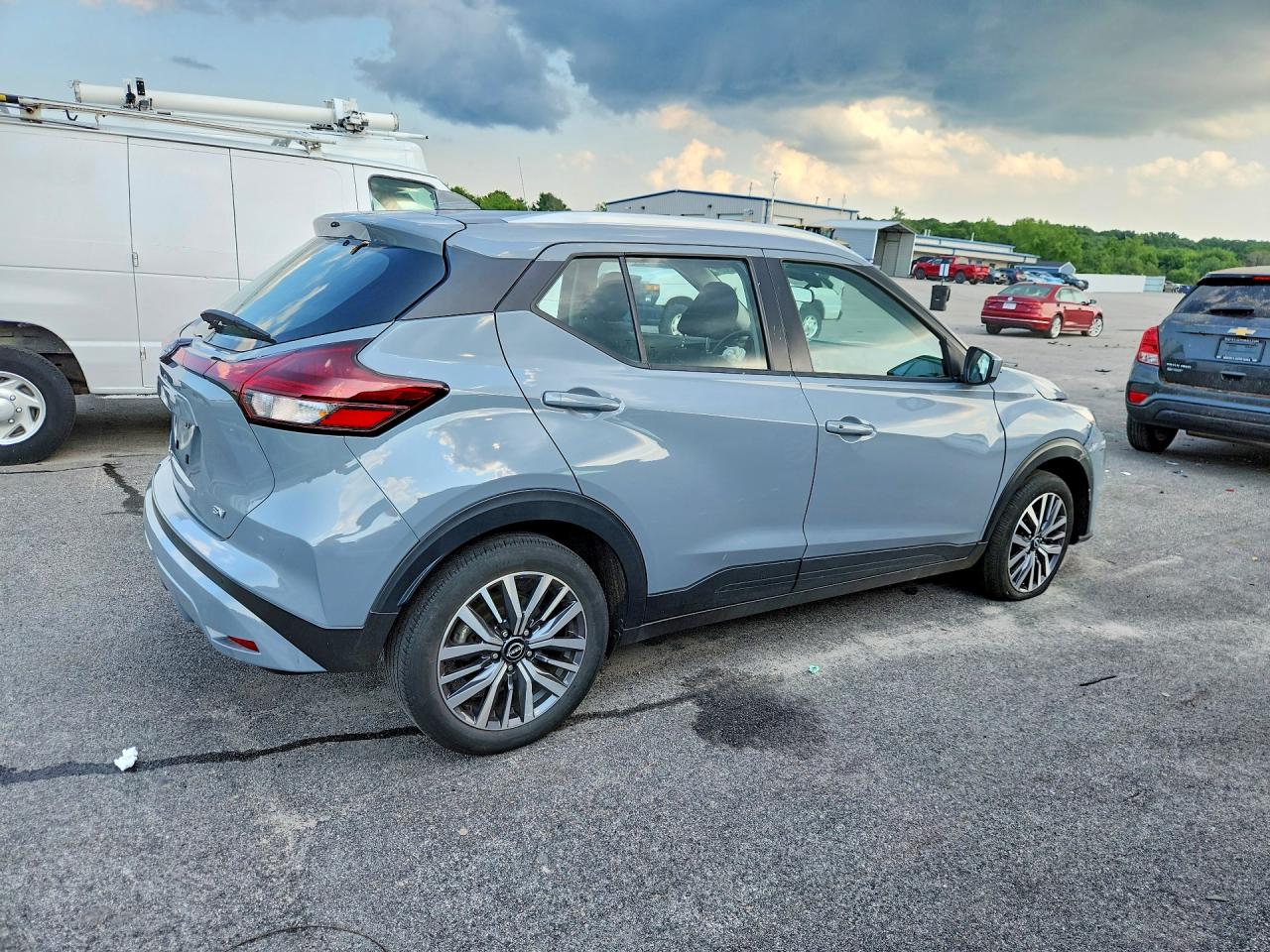 2024 NISSAN KICKS
