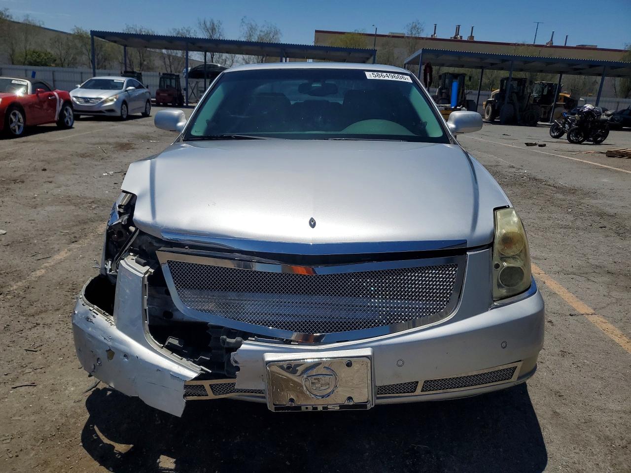 2011 CADILLAC DTS