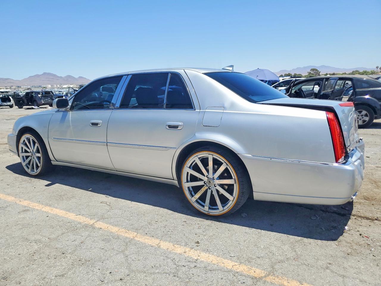 2011 CADILLAC DTS
