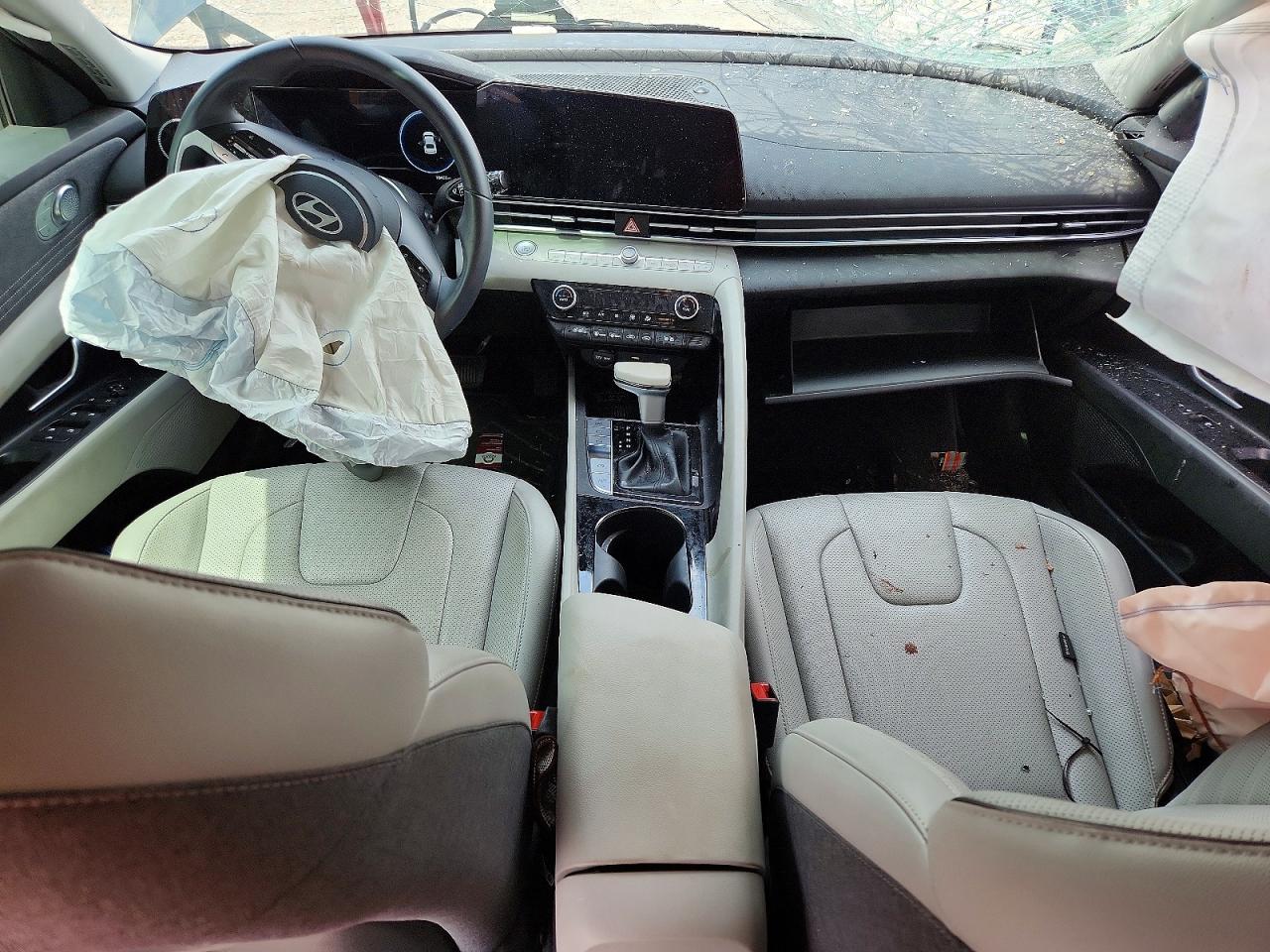 2024 HYUNDAI ELANTRA