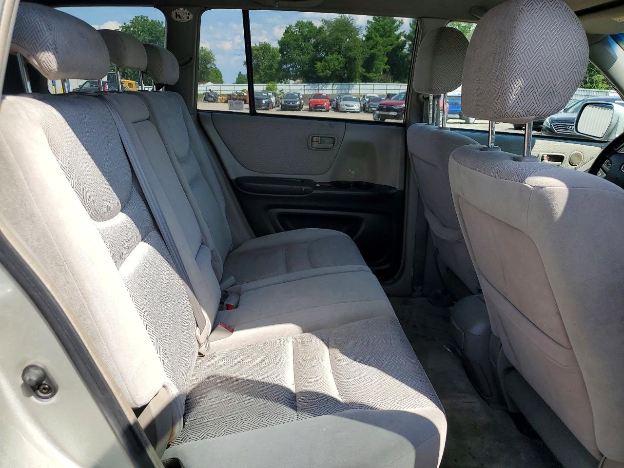 2002 TOYOTA HIGHLANDER