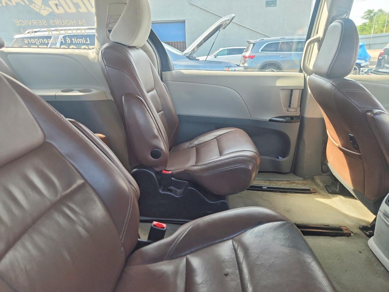 2014 TOYOTA SIENNA