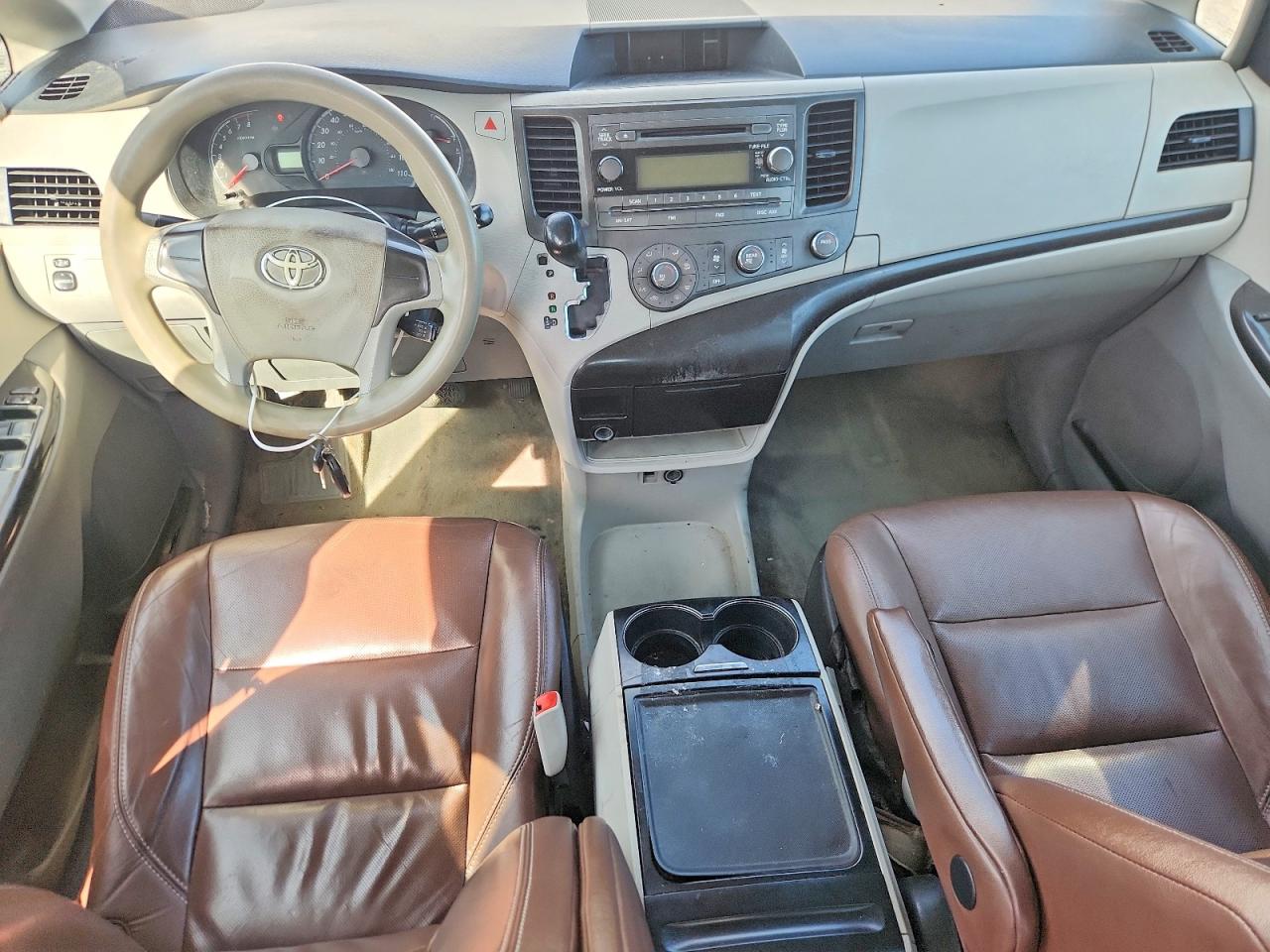 2014 TOYOTA SIENNA