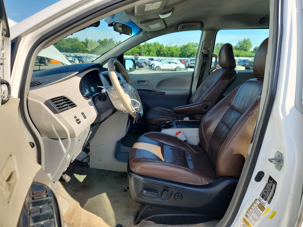 2014 TOYOTA SIENNA