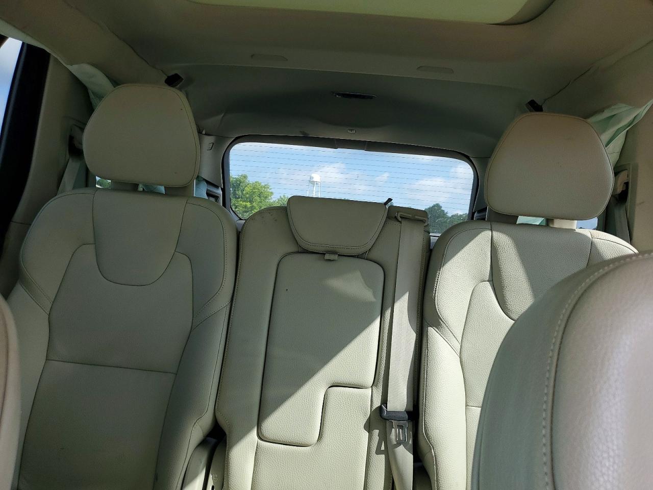 2022 VOLVO XC90