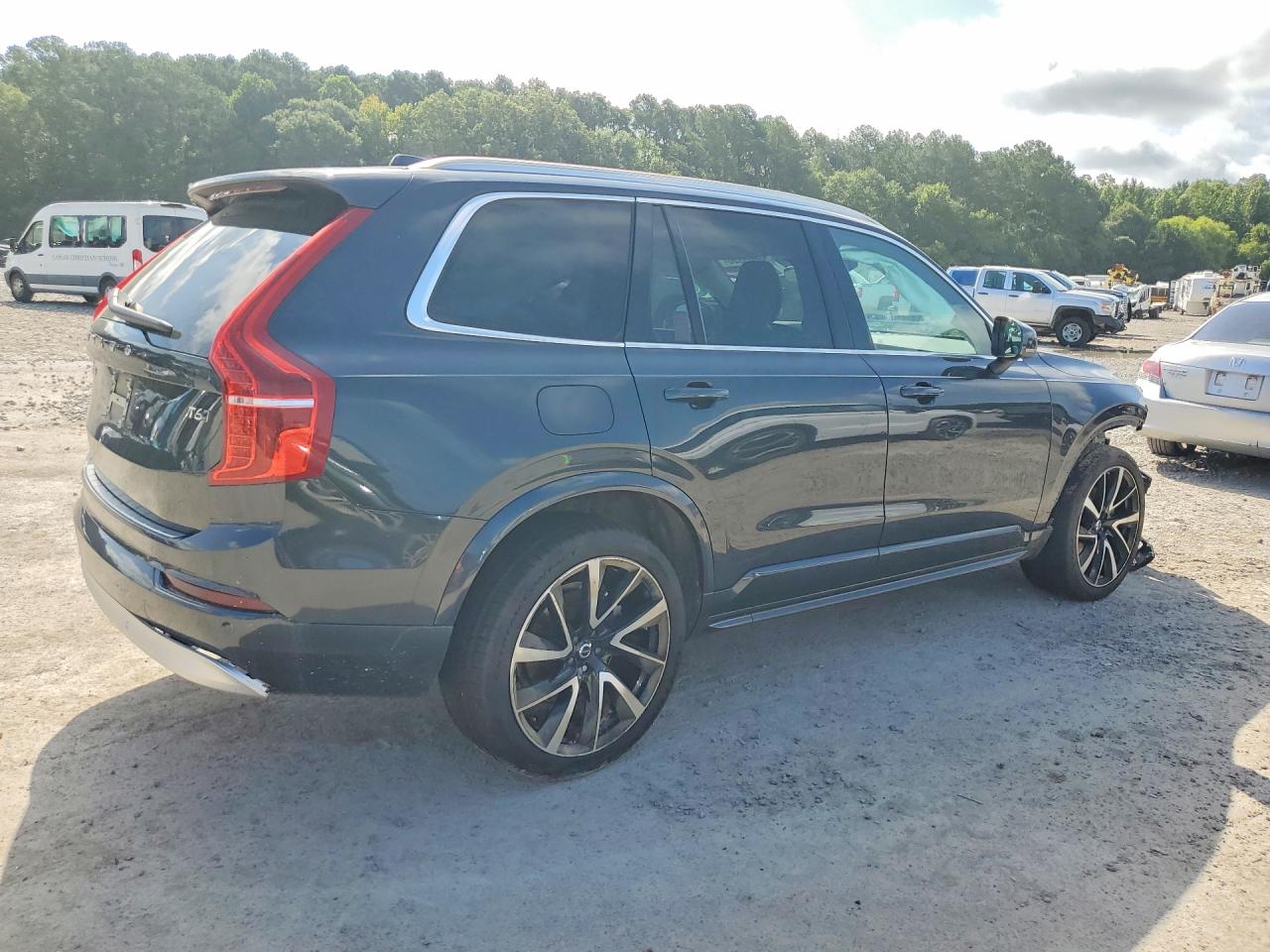 2022 VOLVO XC90