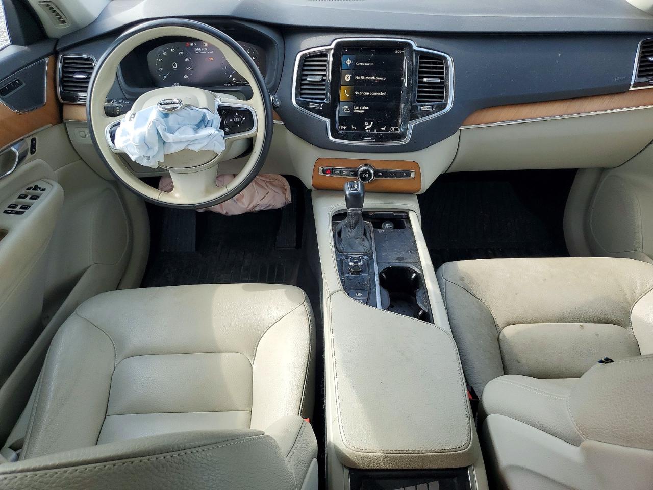 2022 VOLVO XC90