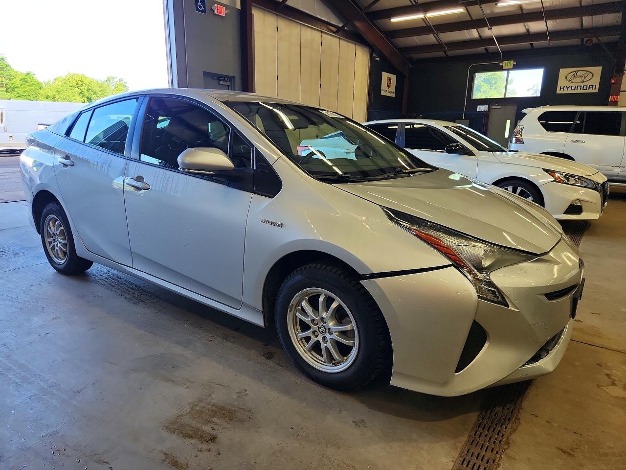2017 TOYOTA PRIUS