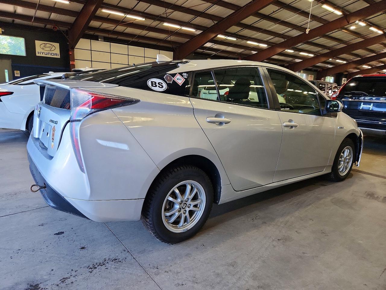 2017 TOYOTA PRIUS