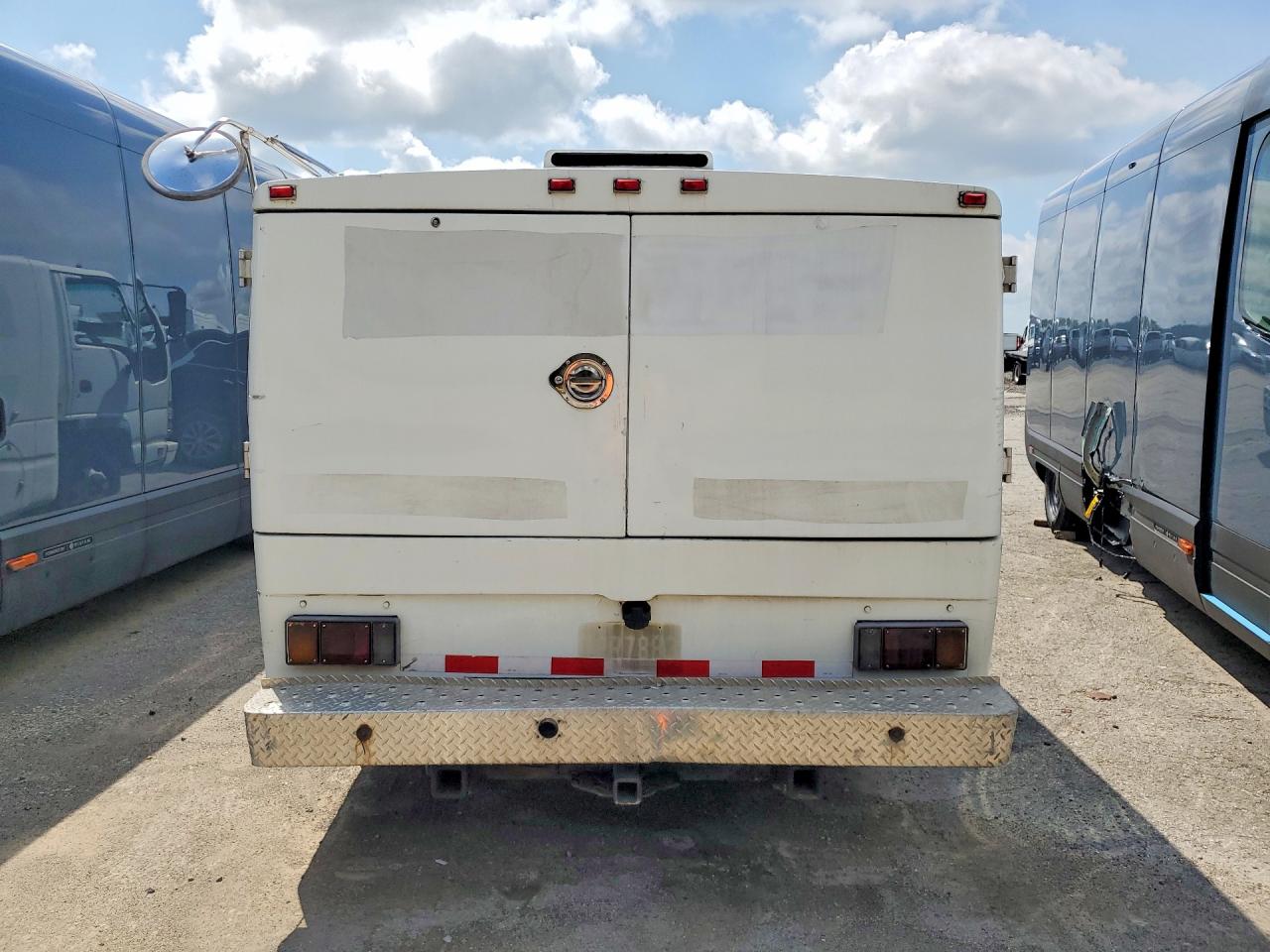 2007 ISUZU NPR