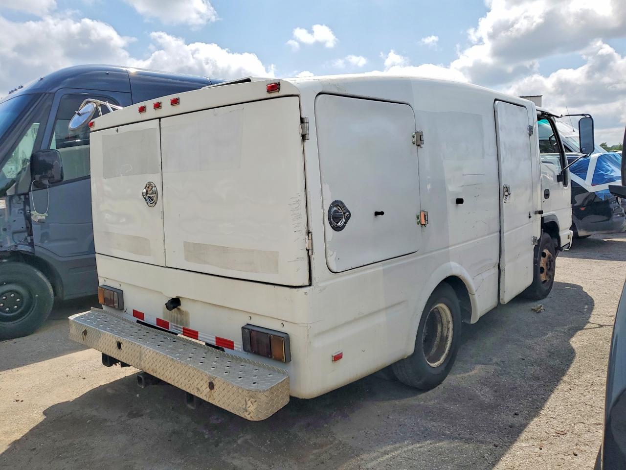2007 ISUZU NPR