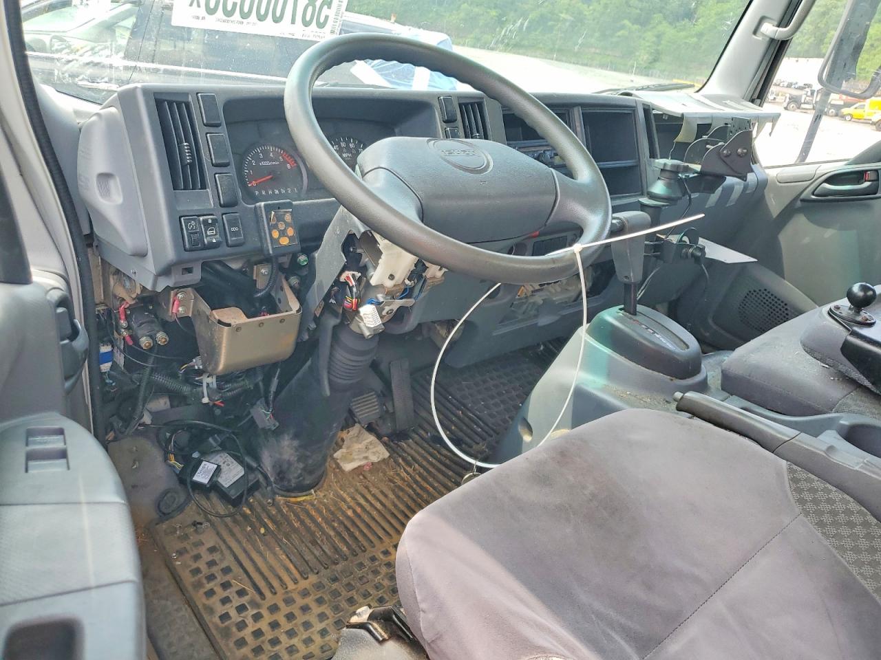 2013 ISUZU NPR