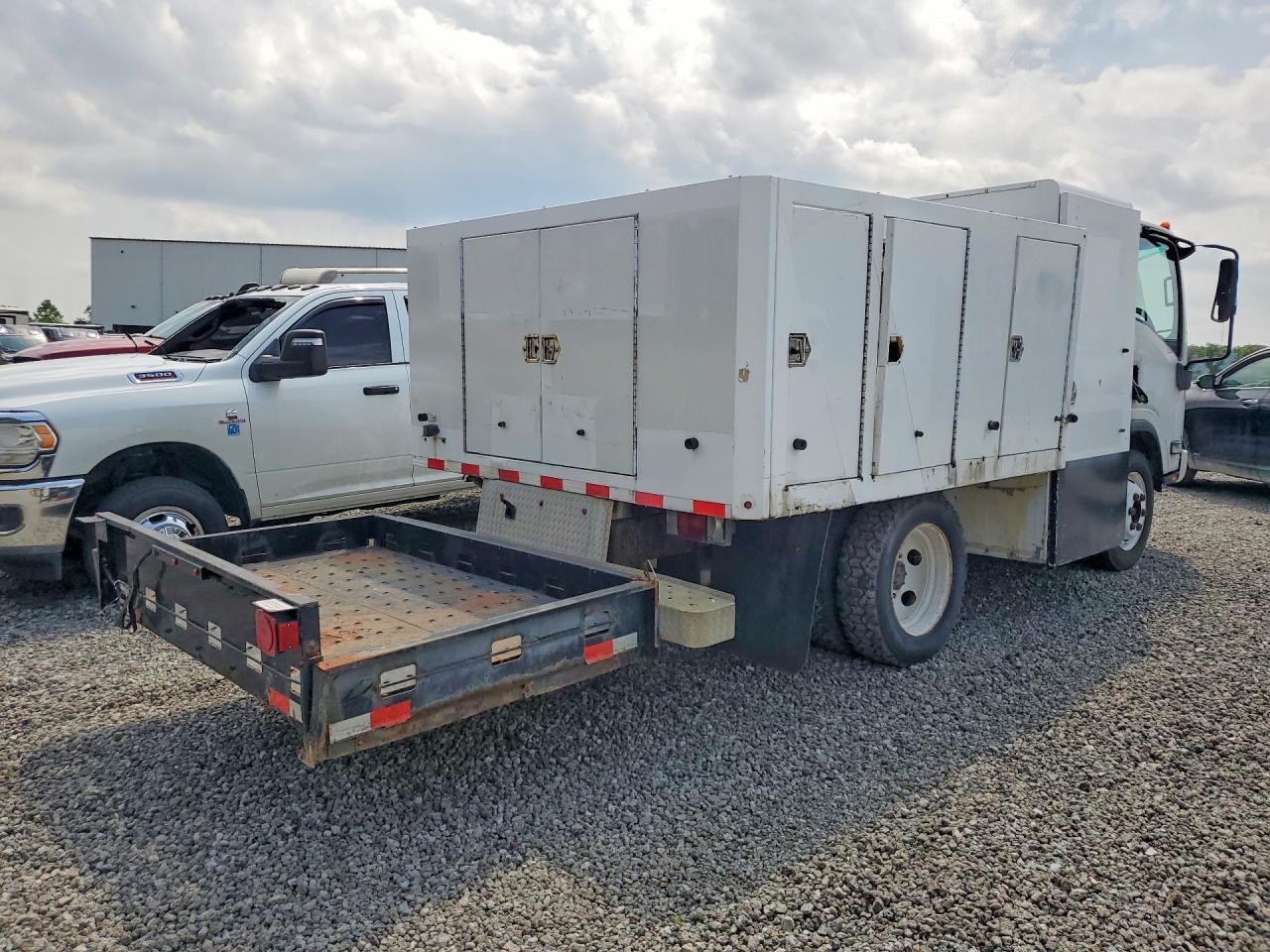 2013 ISUZU NPR