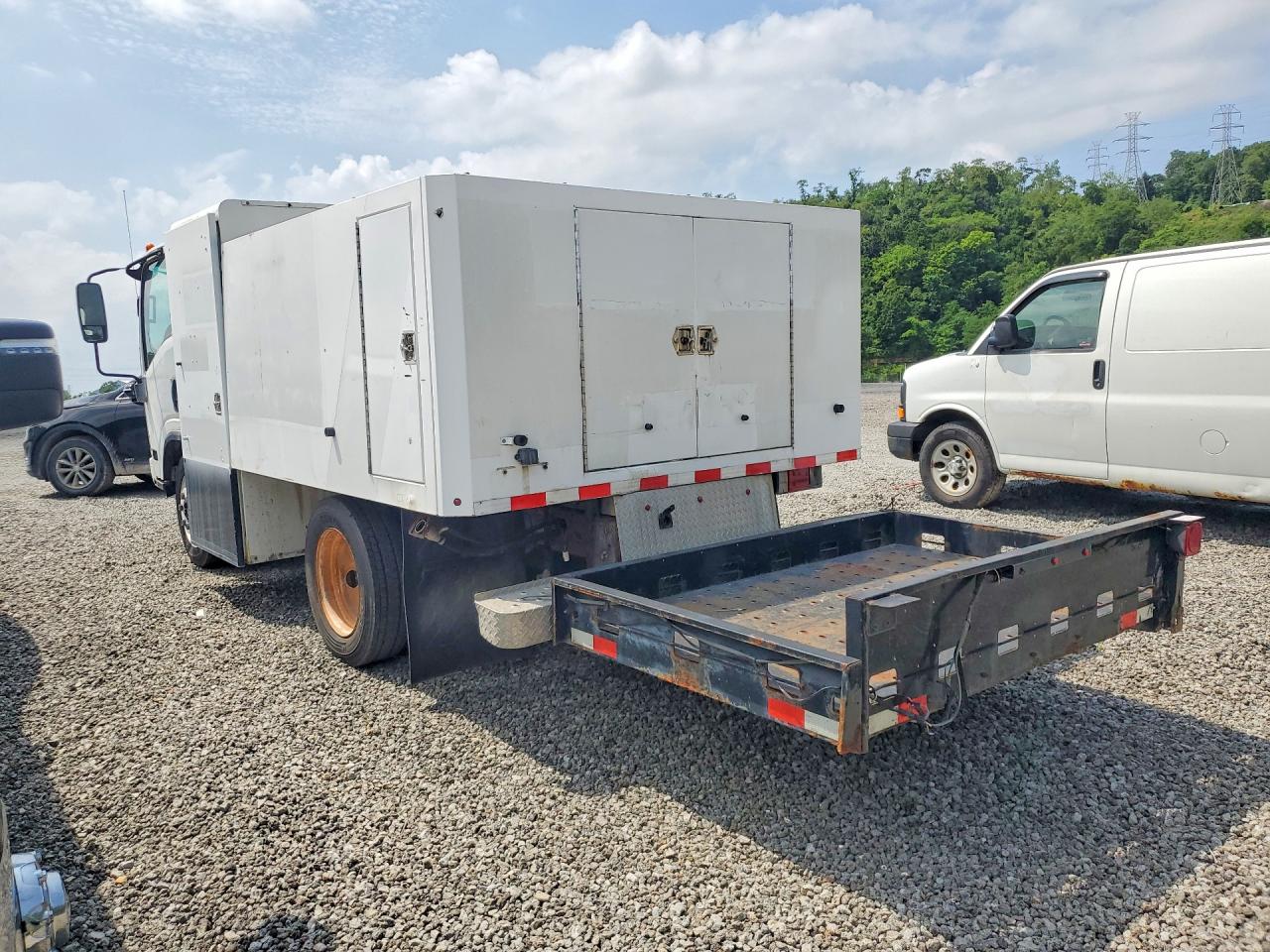 2013 ISUZU NPR