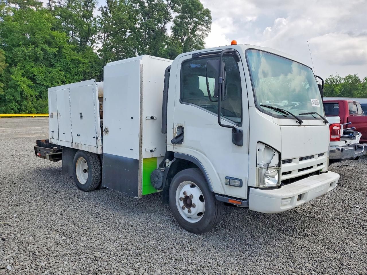 2013 ISUZU NPR