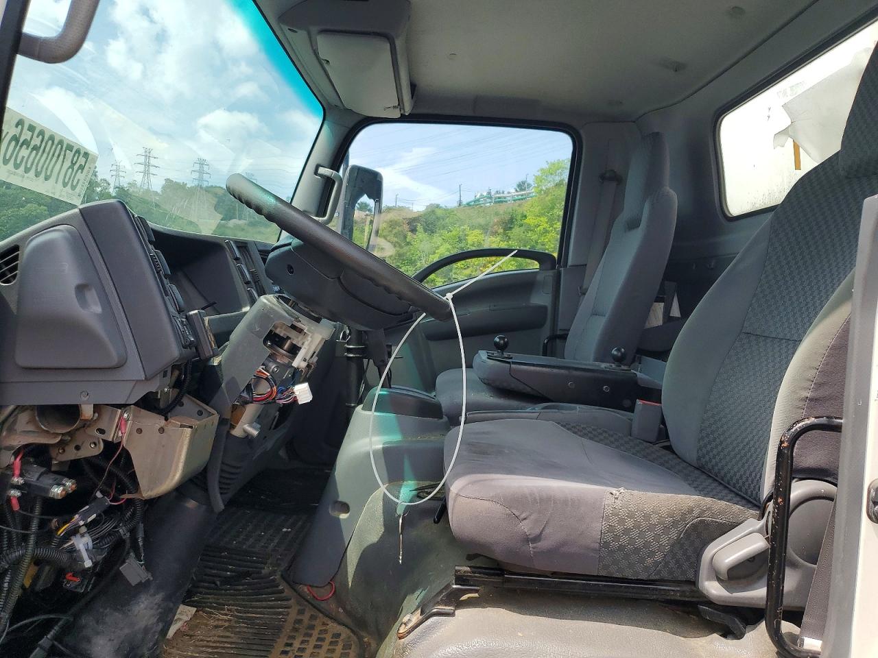 2013 ISUZU NPR
