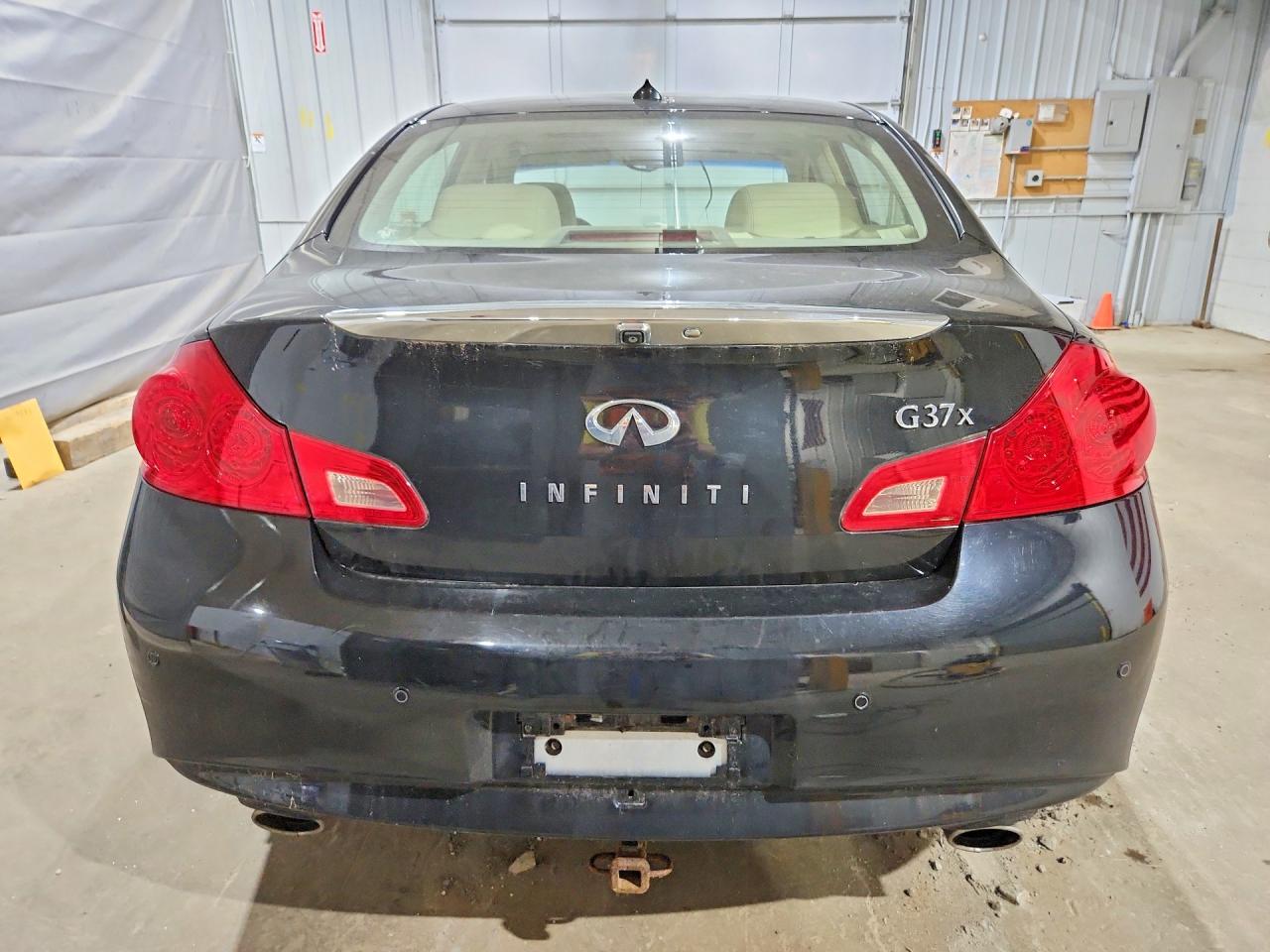 2011 INFINITI G37