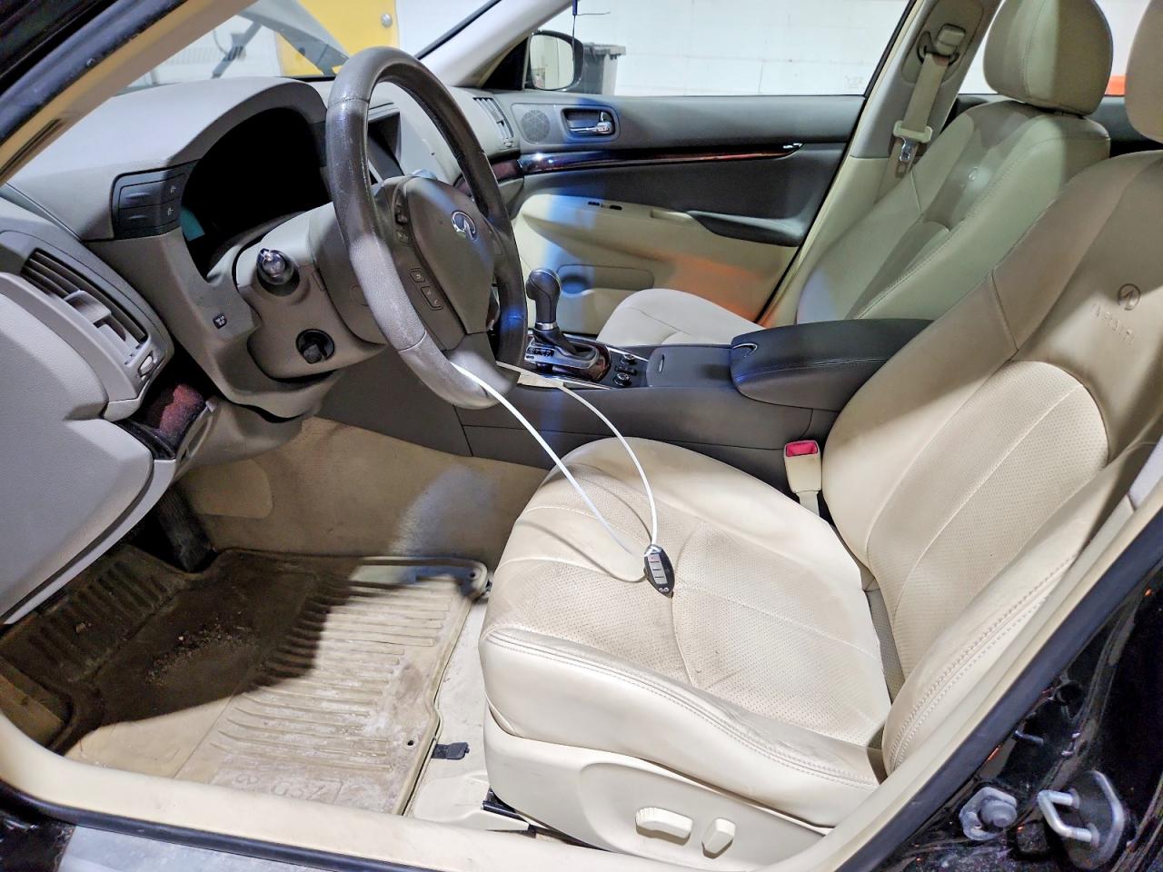 2011 INFINITI G37