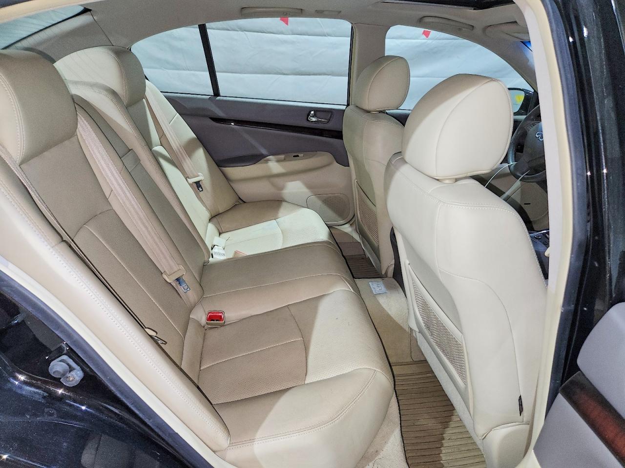 2011 INFINITI G37