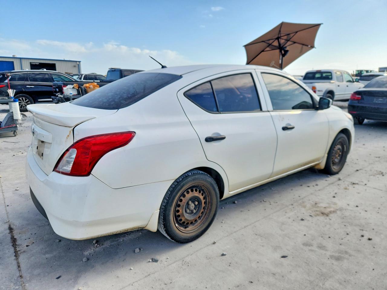 2017 NISSAN VERSA