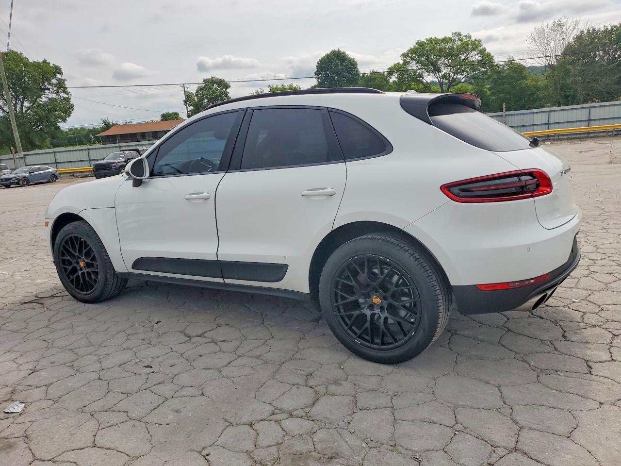 2017 PORSCHE MACAN