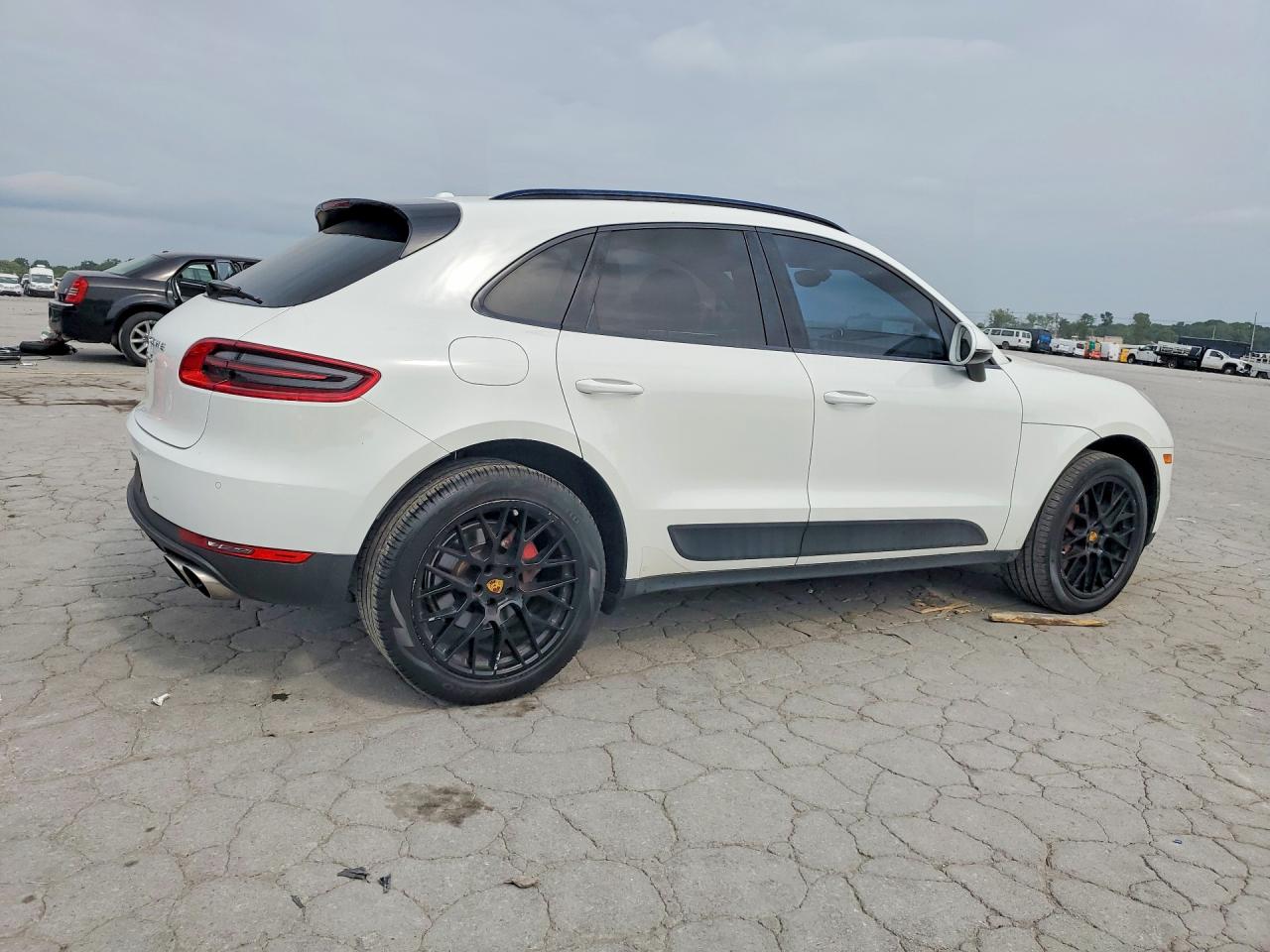 2017 PORSCHE MACAN