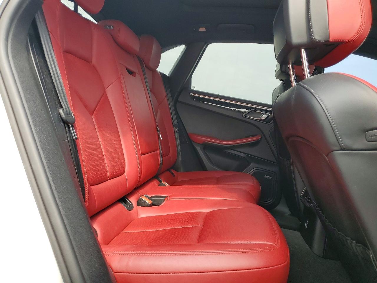 2017 PORSCHE MACAN