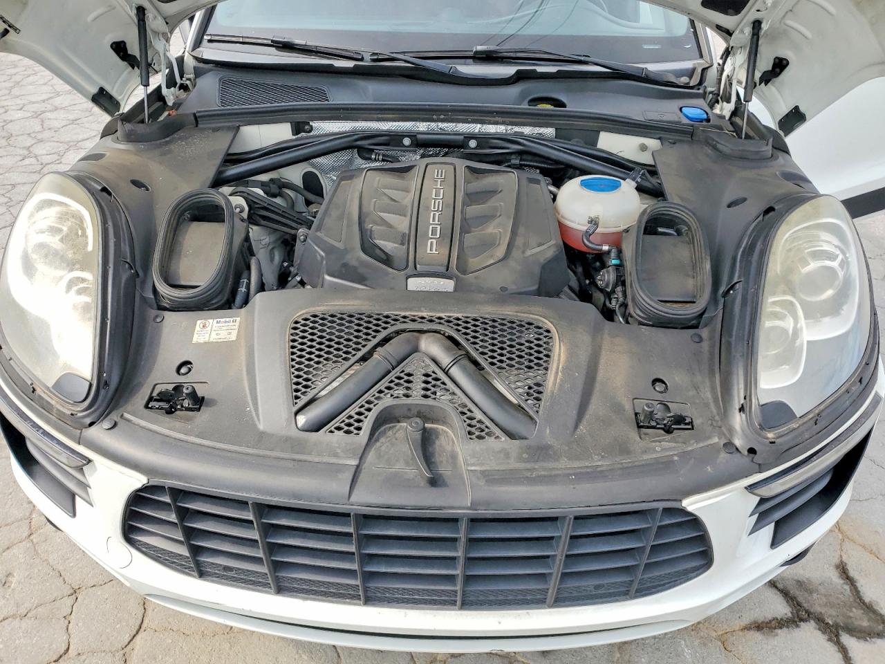2017 PORSCHE MACAN