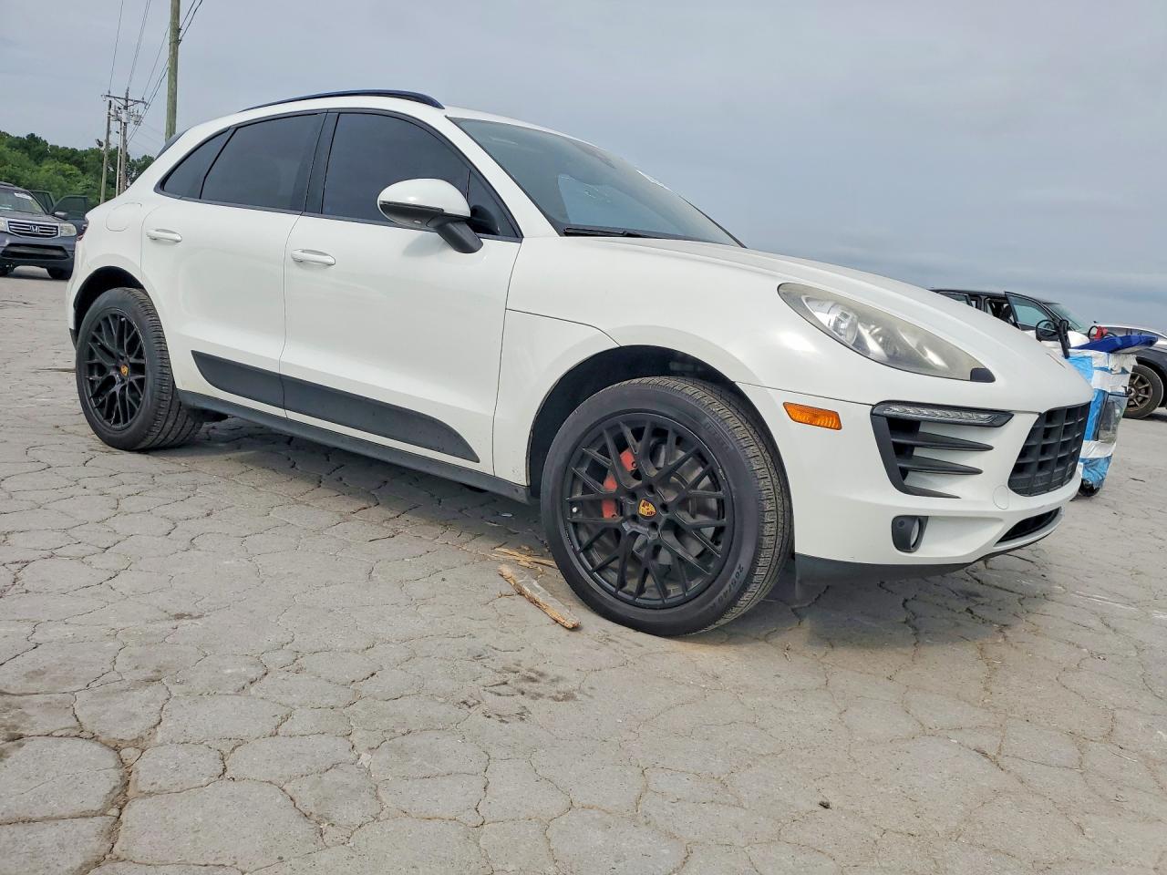 2017 PORSCHE MACAN
