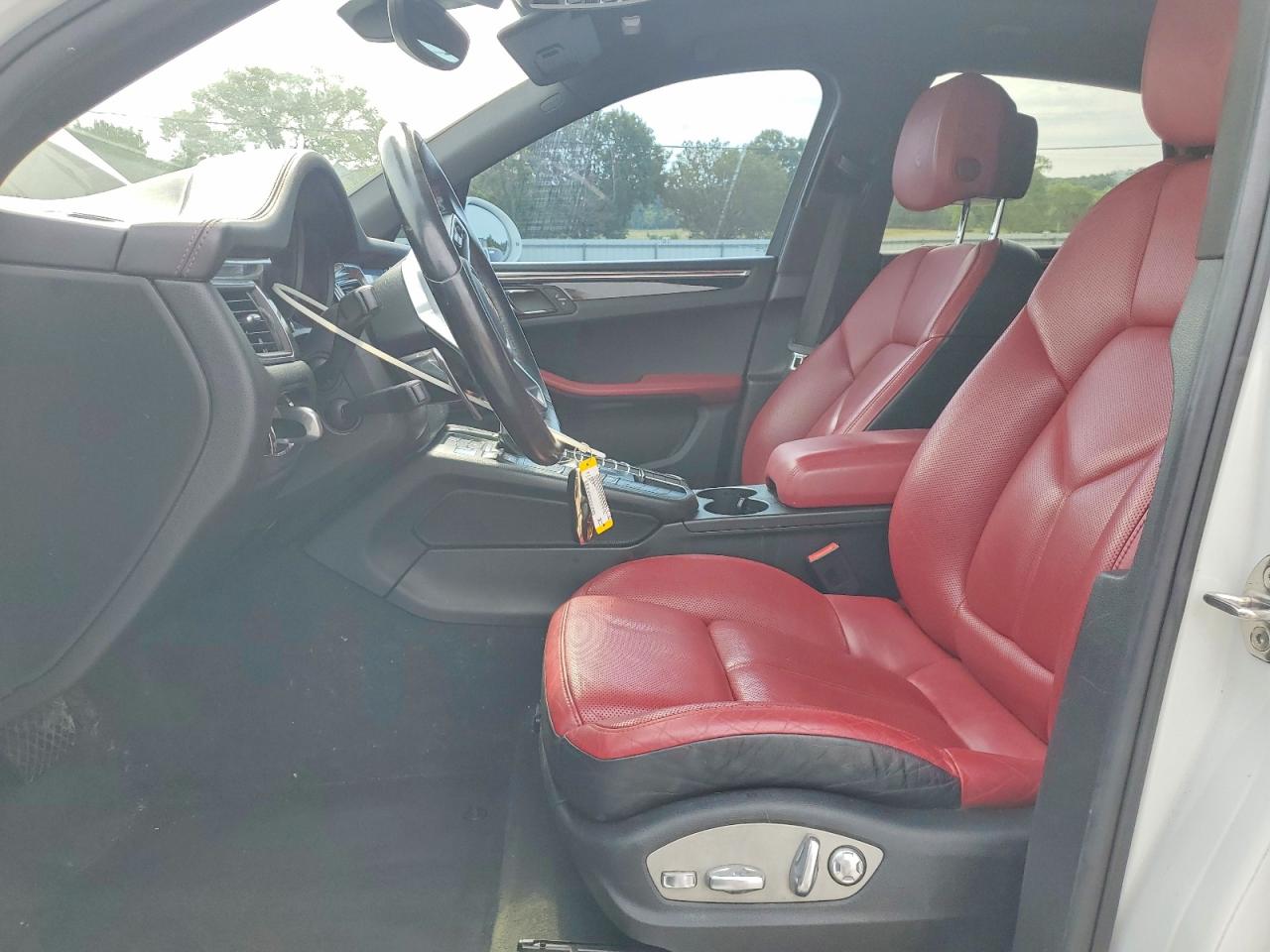 2017 PORSCHE MACAN