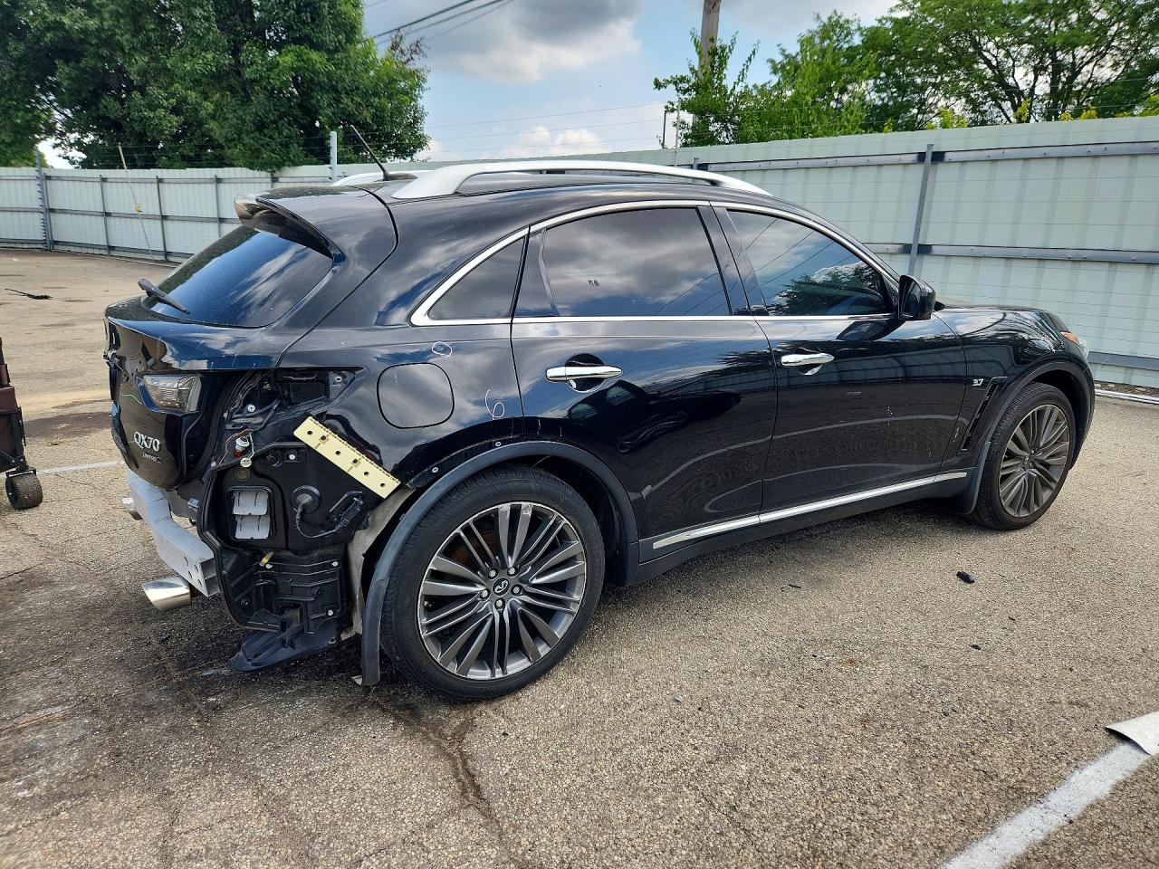2017 INFINITI QX70