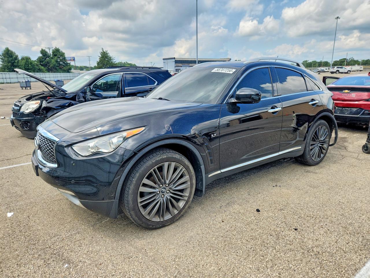 2017 INFINITI QX70