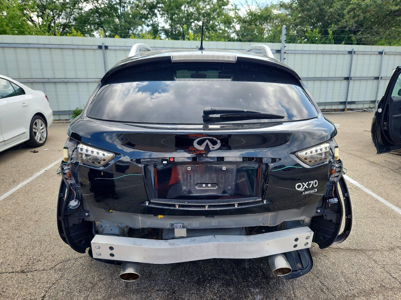 2017 INFINITI QX70