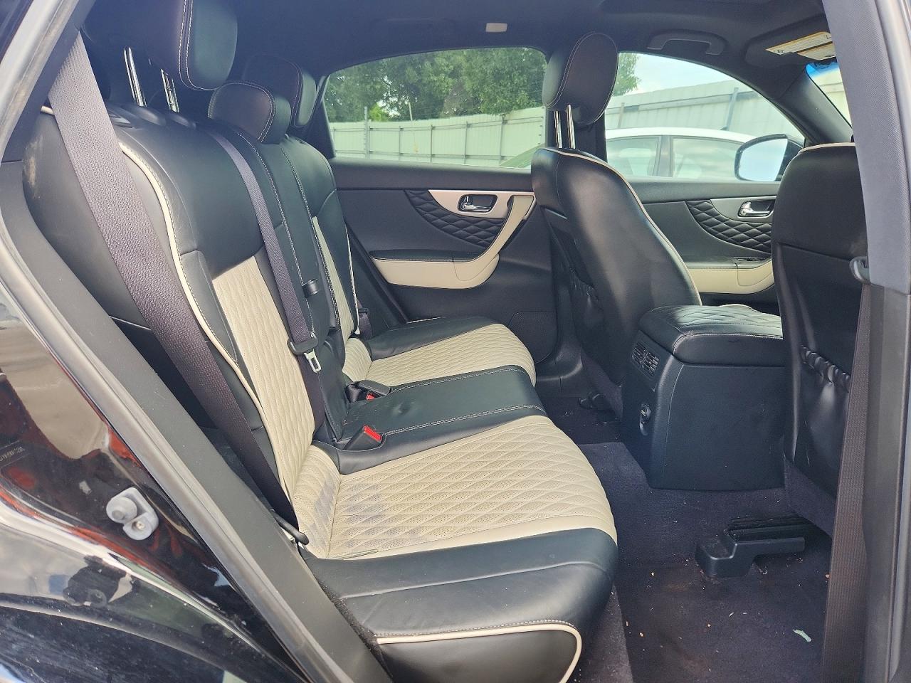 2017 INFINITI QX70