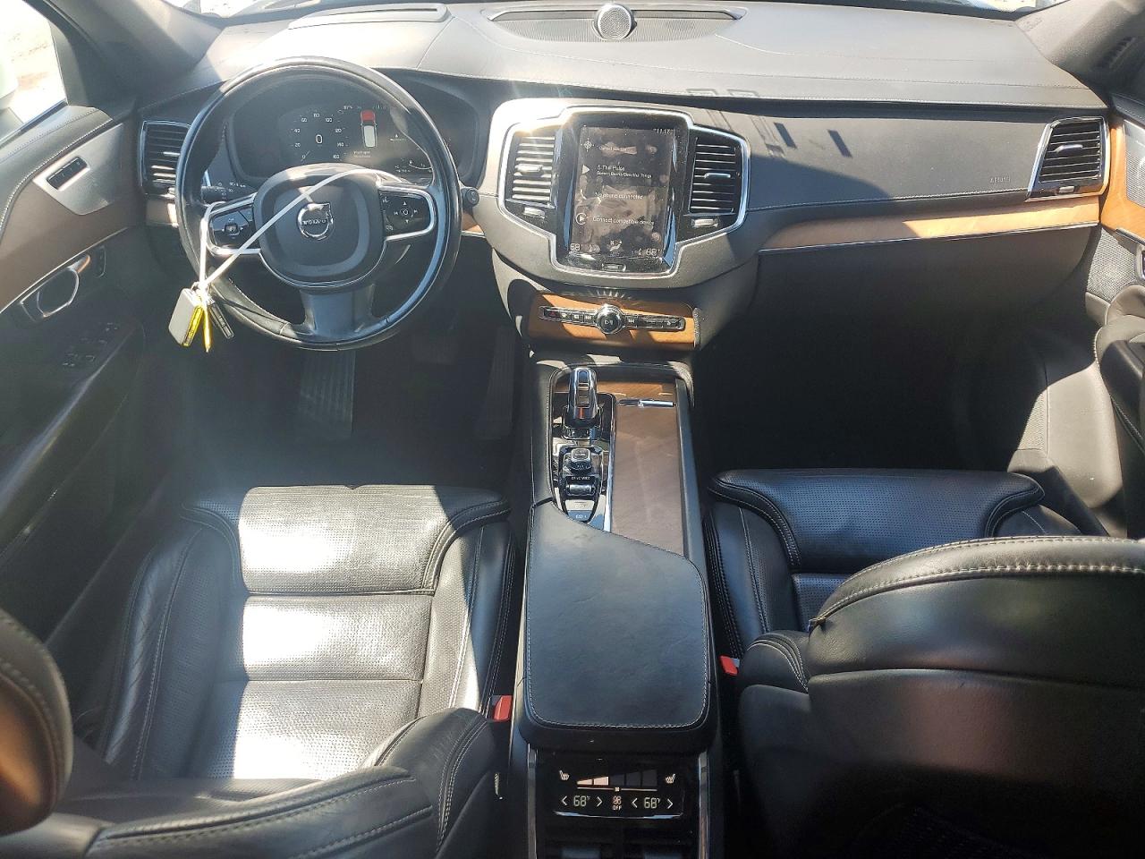 2017 VOLVO XC90
